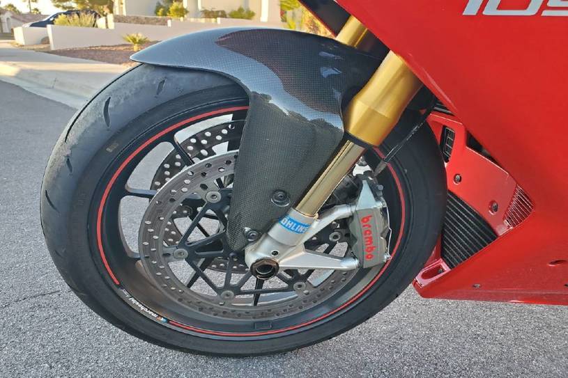 2008 Ducati 1099 S S (ZDM1XBEW18B) with an 1,098 cc L twin engine, Six-Speed Dry Clutch transmission, located at 1313 Las Vegas Blvd, North Port, FL, 34286, (888) 750-6845, 36.002834, -115.201302 - The Ducati 1098S boasts some gorgeous bodywork and slick design cues, but its real masterpiece lies beneath those pretty plastic panels. Underneath is a tubular steel trellis frame optimized for stiffness, and an L-twin engine produces 160 horsepower and 90.4 lb-ft of torque, routing exhaust fumes t - Photo #14