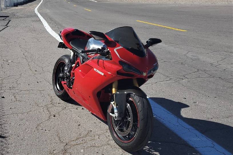 2008 Ducati 1099 S S (ZDM1XBEW18B) with an 1,098 cc L twin engine, Six-Speed Dry Clutch transmission, located at 1313 Las Vegas Blvd, North Port, FL, 34286, (888) 750-6845, 36.002834, -115.201302 - The Ducati 1098S boasts some gorgeous bodywork and slick design cues, but its real masterpiece lies beneath those pretty plastic panels. Underneath is a tubular steel trellis frame optimized for stiffness, and an L-twin engine produces 160 horsepower and 90.4 lb-ft of torque, routing exhaust fumes t - Photo #5