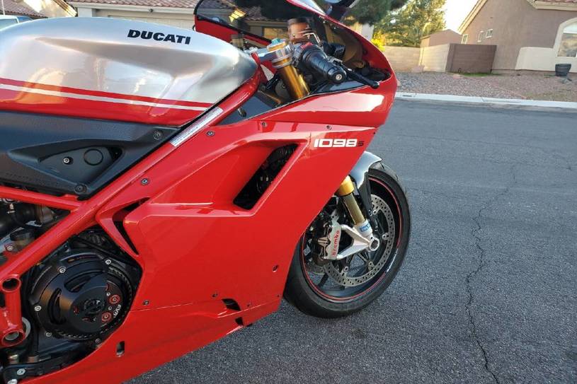 2008 Ducati 1099 S S (ZDM1XBEW18B) with an 1,098 cc L twin engine, Six-Speed Dry Clutch transmission, located at 1313 Las Vegas Blvd, North Port, FL, 34286, (888) 750-6845, 36.002834, -115.201302 - The Ducati 1098S boasts some gorgeous bodywork and slick design cues, but its real masterpiece lies beneath those pretty plastic panels. Underneath is a tubular steel trellis frame optimized for stiffness, and an L-twin engine produces 160 horsepower and 90.4 lb-ft of torque, routing exhaust fumes t - Photo #6